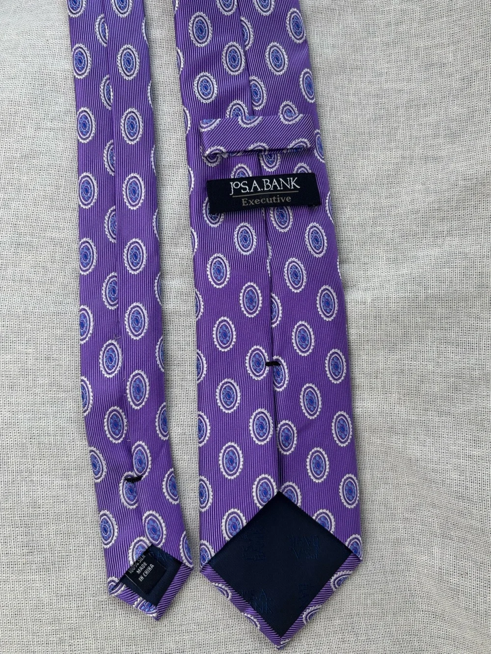 NEW Jos. A. Bank Purple Silk Necktie Purple with Blue Medallions 100% Silk Tie